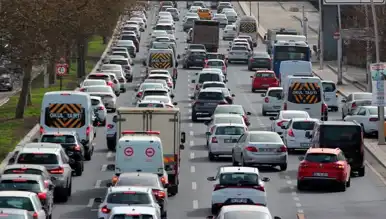 Büyük Şehirde Yollar Trafiğe Kapalı!