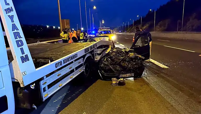 Anadolu Otoyolunda Çarpışma: 2 Ölü, 1 Yaralı